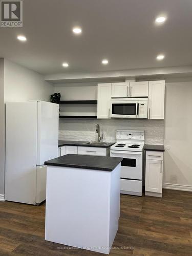 233 Lakeshore Road E, Mississauga, ON - Indoor Photo Showing Kitchen