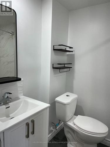 233 Lakeshore Rd E, Mississauga, ON - Indoor Photo Showing Bathroom