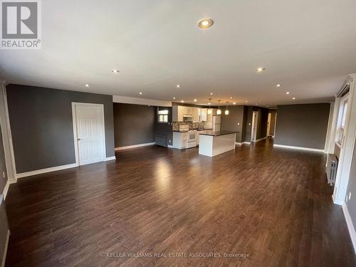 233 Lakeshore Rd E, Mississauga, ON - Indoor