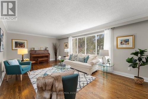 1244 Woodland Ave, Mississauga, ON - Indoor Photo Showing Living Room