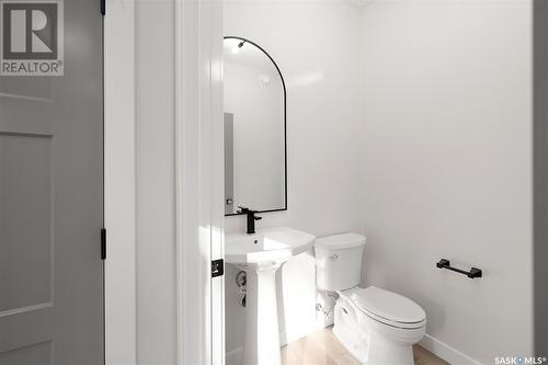 1632 Wiggins Avenue S, Saskatoon, SK - Indoor Photo Showing Bathroom