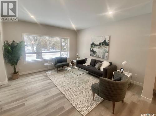 1632 Wiggins Avenue S, Saskatoon, SK - Indoor Photo Showing Living Room