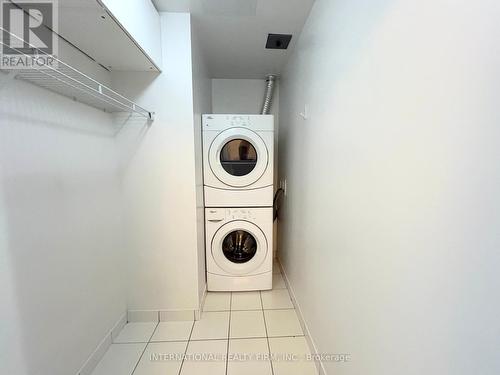 #1214 -400 Adelaide St E, Toronto, ON - Indoor Photo Showing Laundry Room