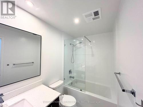 #1214 -400 Adelaide St E, Toronto, ON - Indoor Photo Showing Bathroom