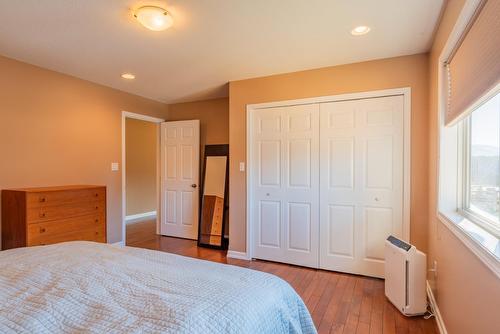 8150 Birchwood Drive, Trail, BC - Indoor Photo Showing Bedroom