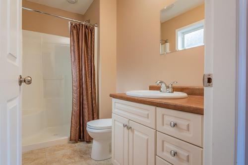 8150 Birchwood Drive, Trail, BC - Indoor Photo Showing Bathroom