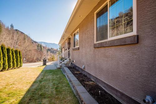 8150 Birchwood Drive, Trail, BC - Outdoor With Exterior