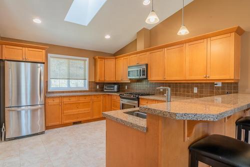 8150 Birchwood Drive, Trail, BC - Indoor Photo Showing Kitchen With Stainless Steel Kitchen