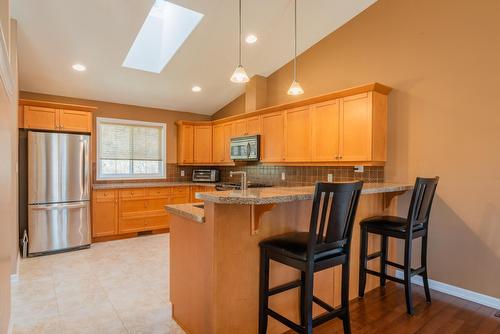 8150 Birchwood Drive, Trail, BC - Indoor Photo Showing Kitchen