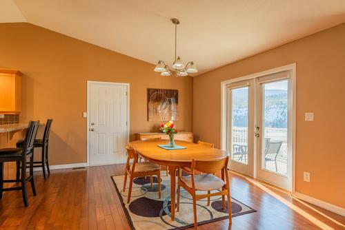 8150 Birchwood Drive, Trail, BC - Indoor Photo Showing Dining Room