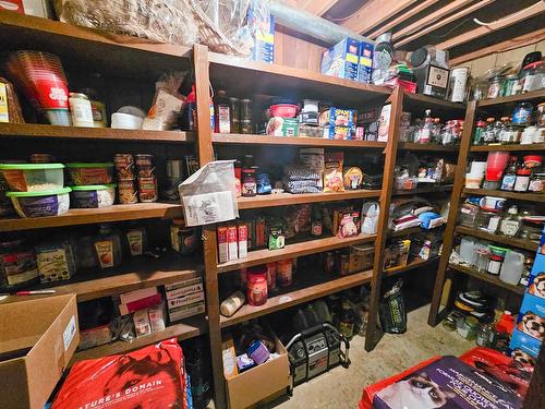 1392 Relkoff Road, Castlegar, BC - Indoor With Storage