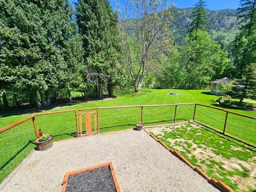 1392 Relkoff Road, Castlegar, BC - Outdoor With Backyard