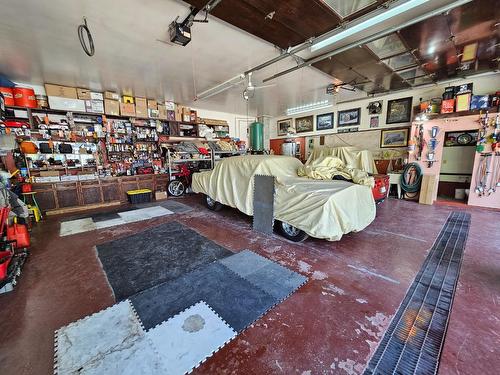 1392 Relkoff Road, Castlegar, BC - Indoor Photo Showing Garage