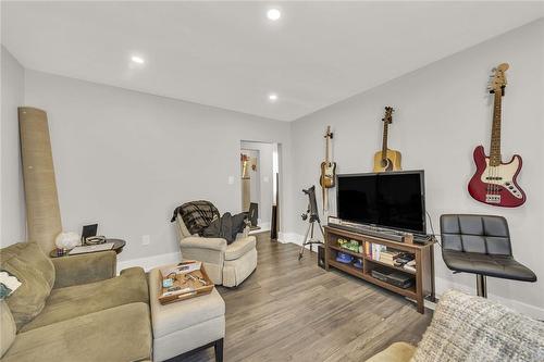 6 Greig Street, Hamilton, ON - Indoor Photo Showing Living Room
