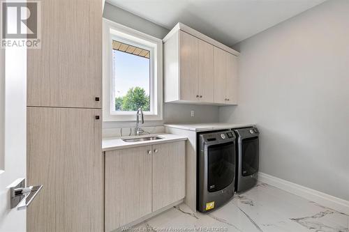 928 St. Jude Court, Windsor, ON - Indoor Photo Showing Laundry Room