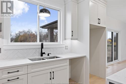 569 Orchards Crescent, Windsor, ON - Indoor Photo Showing Kitchen With Double Sink