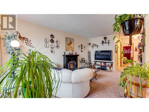 4216 16 Avenue, Vernon, BC - Indoor With Fireplace