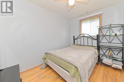 98 Riverdale Drive, Hamilton, ON - Indoor Photo Showing Bedroom