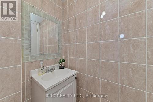 98 Riverdale Drive, Hamilton, ON - Indoor Photo Showing Bathroom