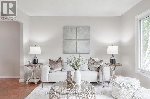 1 Elaine Drive, Kawartha Lakes, ON - Indoor Photo Showing Living Room