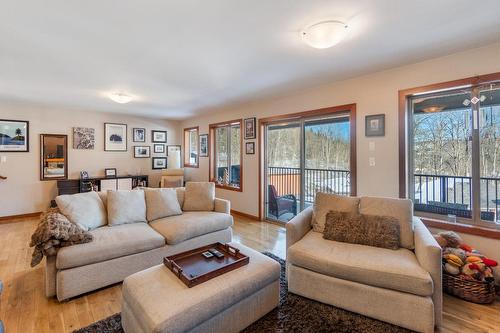 750 Redstone Drive, Rossland, BC - Indoor Photo Showing Living Room