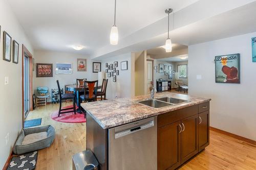 750 Redstone Drive, Rossland, BC - Indoor Photo Showing Kitchen With Double Sink