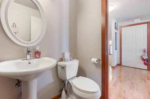 750 Redstone Drive, Rossland, BC - Indoor Photo Showing Bathroom