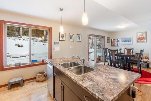 750 Redstone Drive, Rossland, BC - Indoor Photo Showing Dining Room