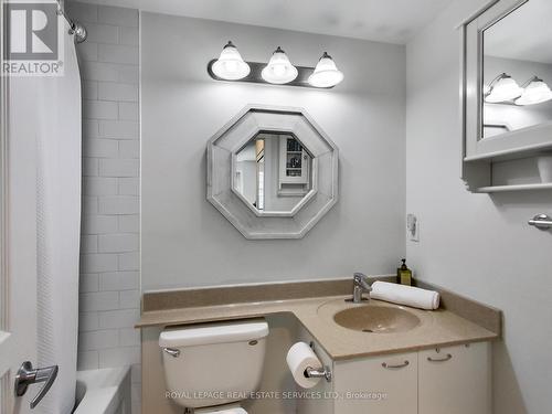 712 - 220 Burnhamthorpe Road W, Mississauga, ON - Indoor Photo Showing Bathroom