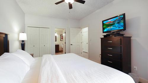 512C - 500 Bighorn Boulevard, Radium Hot Springs, BC - Indoor Photo Showing Bedroom