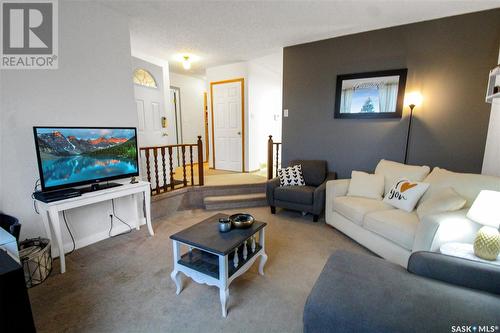 266 Tims Crescent, Swift Current, SK - Indoor Photo Showing Living Room