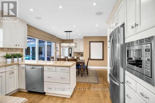 161 Dornie Rd, Oakville, ON - Indoor Photo Showing Kitchen With Upgraded Kitchen