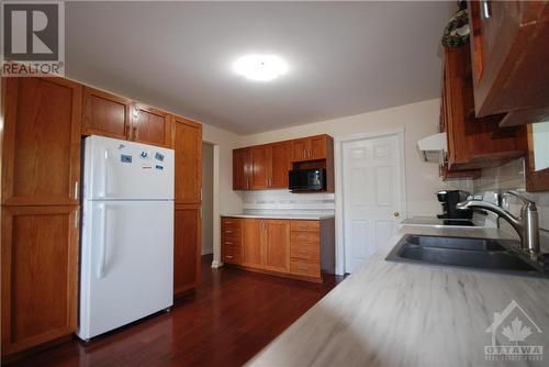 560 Blind Line, Haley Station, ON - Indoor Photo Showing Kitchen With Double Sink