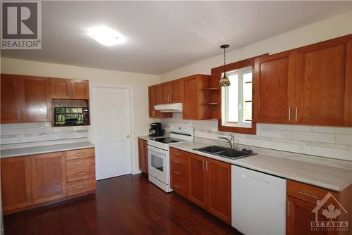 560 Blind Line, Haley Station, ON - Indoor Photo Showing Kitchen With Double Sink
