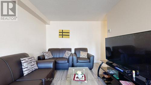 4 - 375 Pioneer Drive, Kitchener, ON - Indoor Photo Showing Living Room