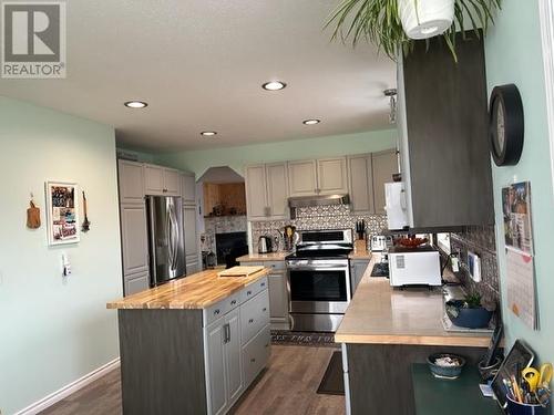 256 Vanderview Drive, Vanderhoof, BC - Indoor Photo Showing Kitchen