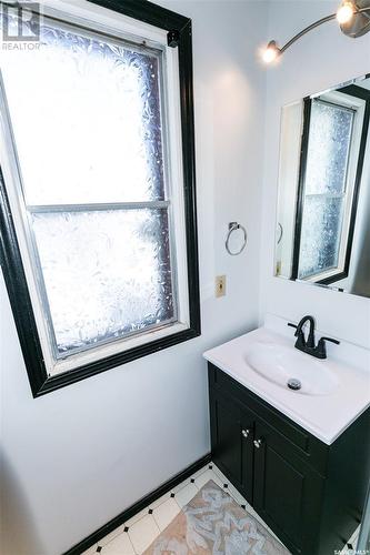 424 Manitoba Avenue, Kerrobert, SK - Indoor Photo Showing Bathroom