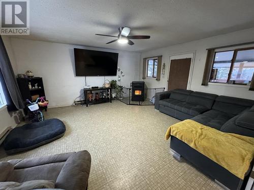 527 N 4Th Avenue, Williams Lake, BC - Indoor Photo Showing Living Room