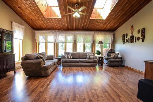 290 Richert Road, Haldimand County, ON - Indoor Photo Showing Living Room