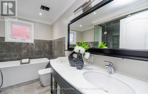 29 Roxborough Lane, Vaughan, ON - Indoor Photo Showing Bathroom