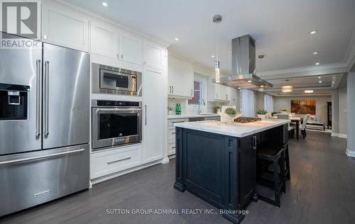 29 Roxborough Lane, Vaughan, ON - Indoor Photo Showing Kitchen With Upgraded Kitchen