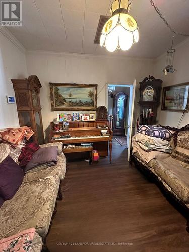 42 Sinclair St, Belleville, ON - Indoor Photo Showing Bedroom
