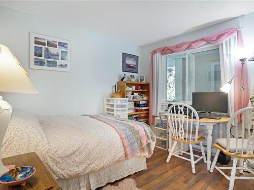 107-3156 Island Hwy West, Qualicum Beach, BC - Indoor Photo Showing Bedroom