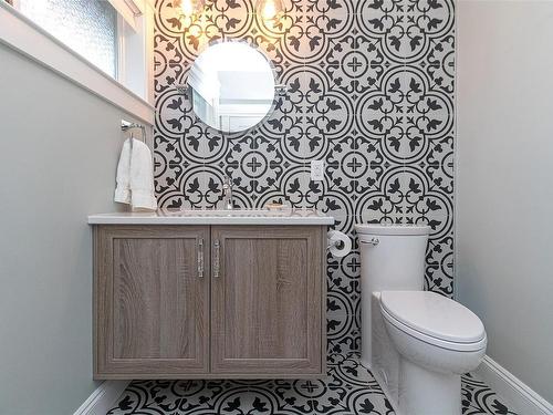 108-2345 Cedar Hill Cross Rd, Oak Bay, BC - Indoor Photo Showing Bathroom