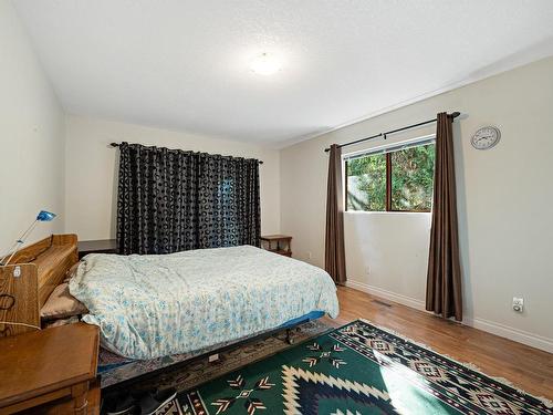 4974 Cotton Rd, Courtenay, BC - Indoor Photo Showing Bedroom