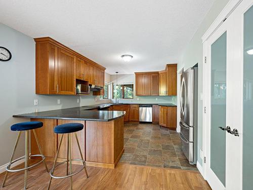 4974 Cotton Rd, Courtenay, BC - Indoor Photo Showing Kitchen