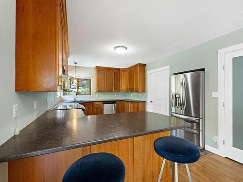 4974 Cotton Rd, Courtenay, BC - Indoor Photo Showing Kitchen