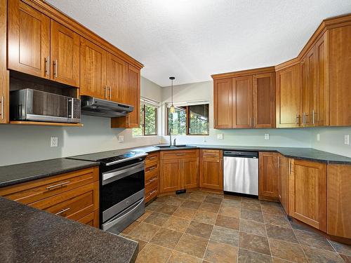 4974 Cotton Rd, Courtenay, BC - Indoor Photo Showing Kitchen With Double Sink