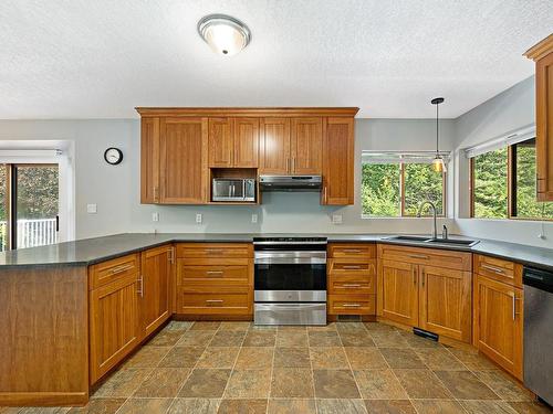 4974 Cotton Rd, Courtenay, BC - Indoor Photo Showing Kitchen With Double Sink
