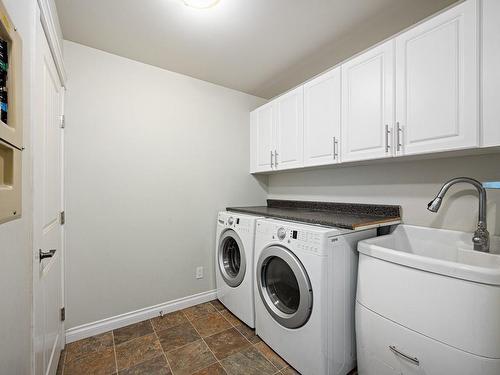 4974 Cotton Rd, Courtenay, BC - Indoor Photo Showing Laundry Room